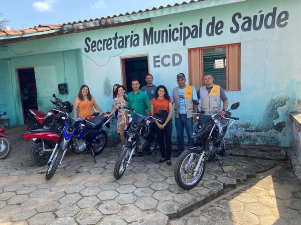A Secretária de Saúde Lana Amaral entregou nesta manhã às três motos adquiridas com recursos próprios